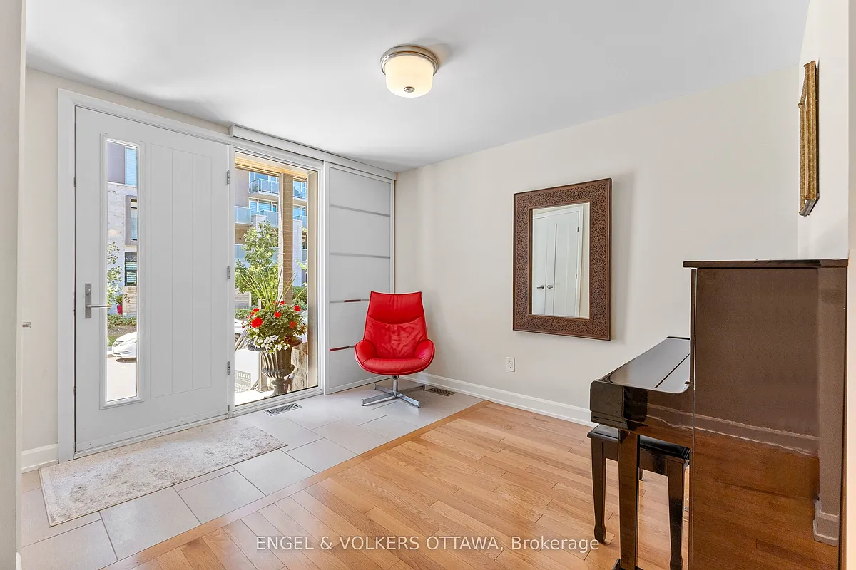 Building Photo - 537 De Mazenod Ave