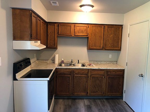 4th image of 2108 Highland St