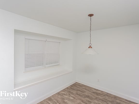 3rd image of 1013 Swan Cir