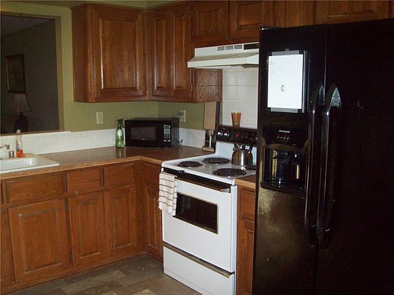4th image of 34 Walter Dr