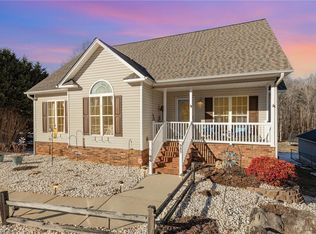 985 Winterside Ln, Winston Salem, NC 27107