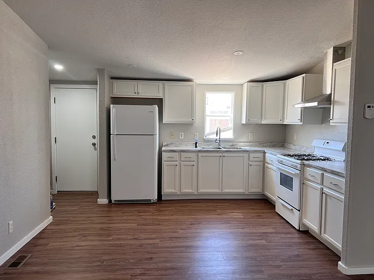 327 Galataneau St NW — Photo 8
