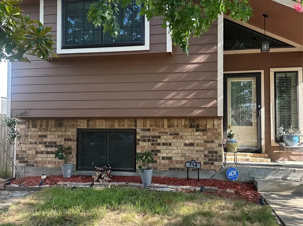 714 Greenridge Dr, Arlington, TX 76017