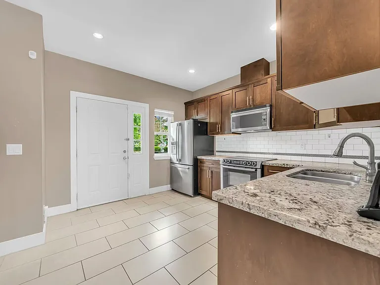 15933 86a Ave — Photo 7