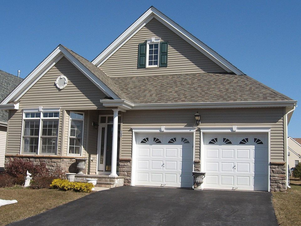 BEAUTIFUL RANCH IN PRESTIGIOUS CANAL WALK 55+ ADULT COMMUNITY