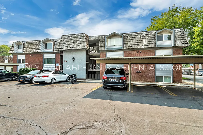 1671 Hickory Ln