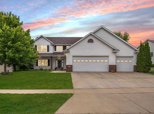 2320 Crimson Ridge Cir NW, Rochester, MN 55901