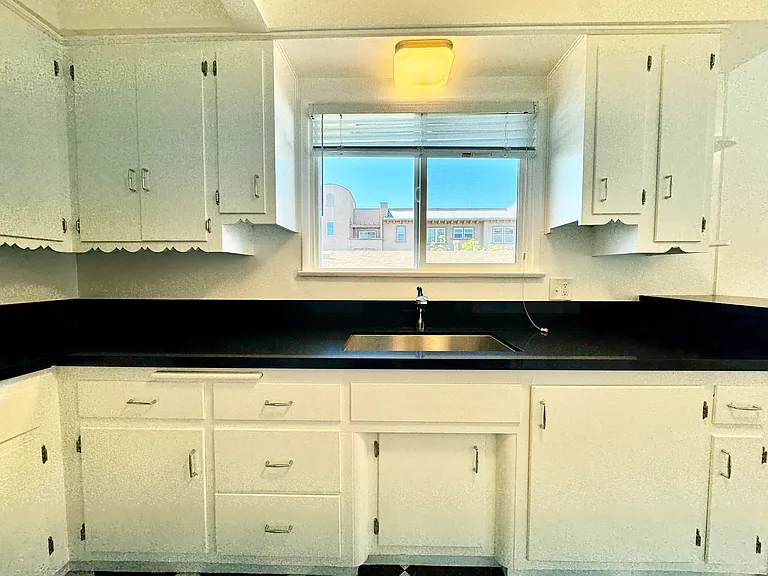 1266 N Laurel Ave #11 — Photo 11