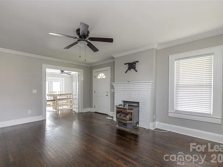 123 E 2nd St — Photo 13