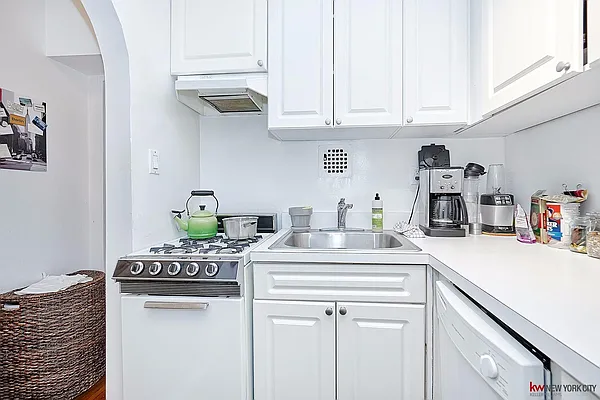 Rented by Keller Williams NYC | media 15