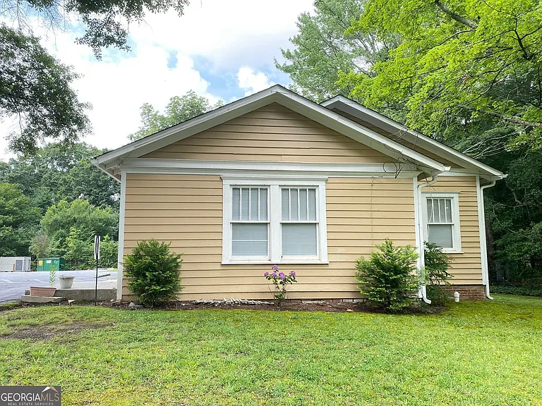 175 Park Dr NW — Photo 2