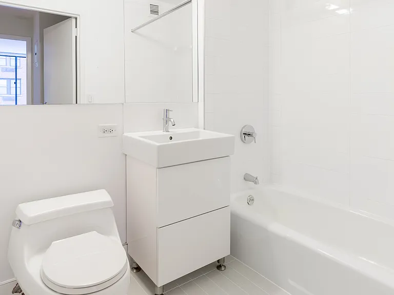 235 W 48th St #9-H — Photo 20