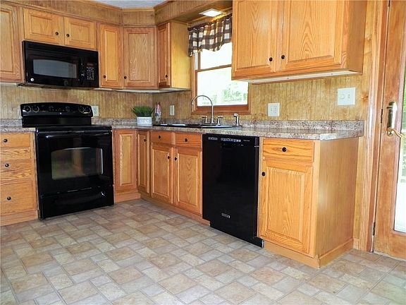 5th image of 23860 Linda Ln