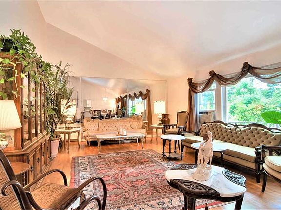 2nd image of 24 Briarwood Dr #24