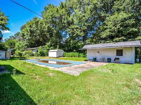 4th image of 303 Lois Dr