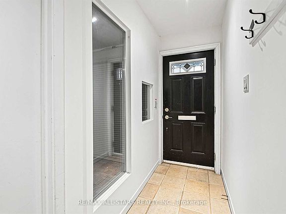 5th image of 110 Belmont St