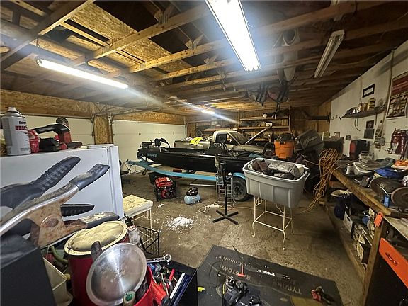 5th image of 438 Earl Ave