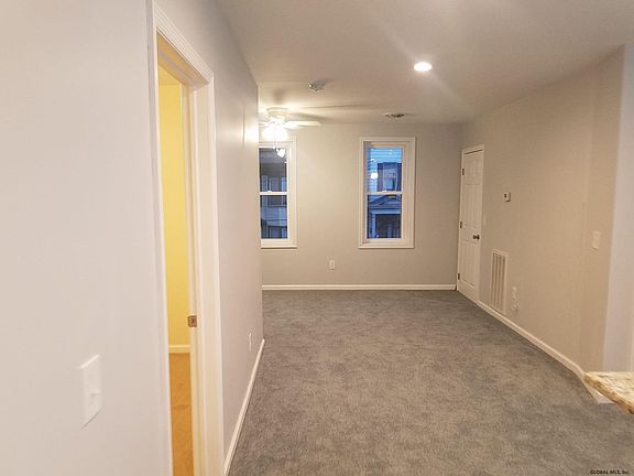 4th image of 88 Chestnut St