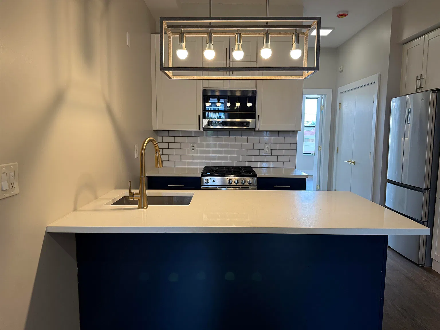 2 bed, 1.0 bath, 803 sqft, $2,500 — Photo 3