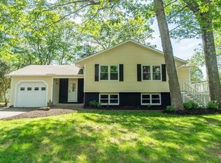 41 Pine Ridge Dr, Oxford, MA 01540