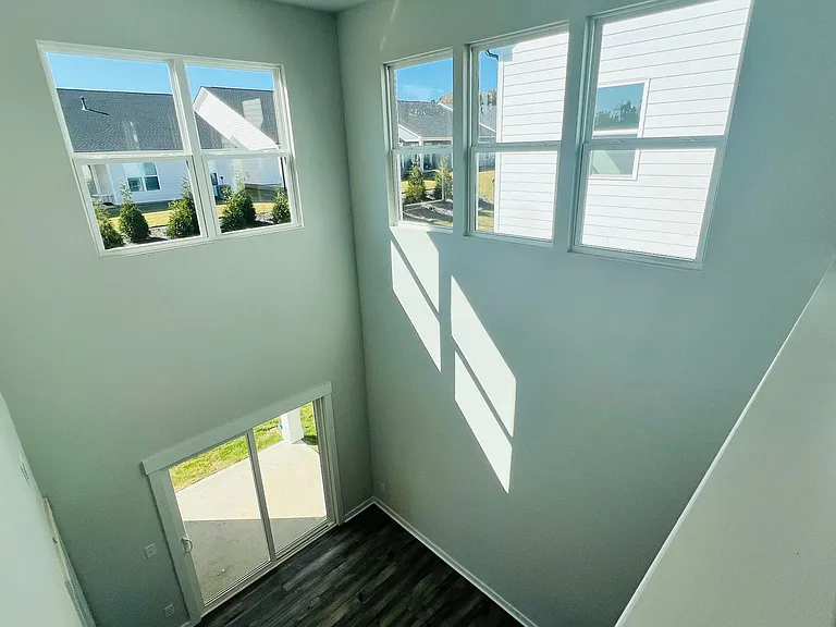 9505 Munsing Dr — Photo 3