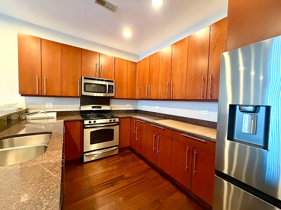 2358 W School St #4W