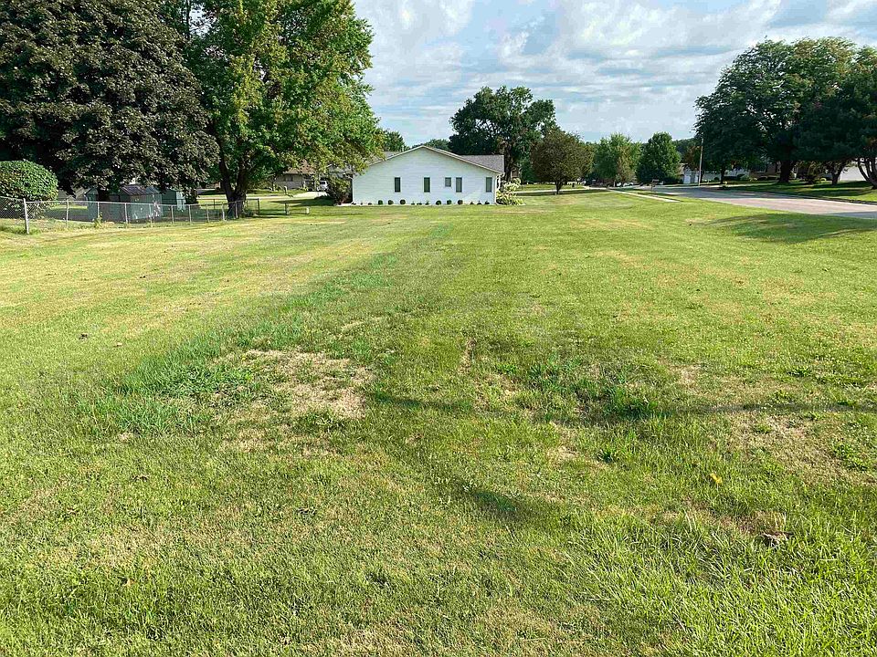 2nd image of 1902 Devon Ct