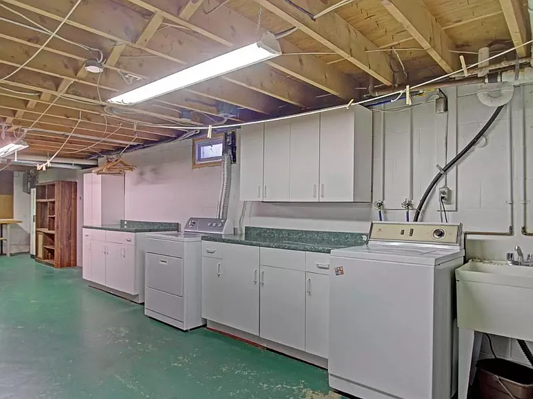 basement laundry facilities