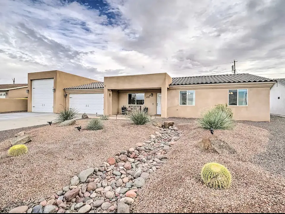 3460 Oro Grande Blvd