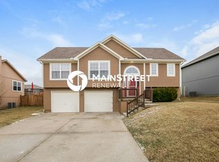 423 Spring Branch Dr, Raymore, MO 64083