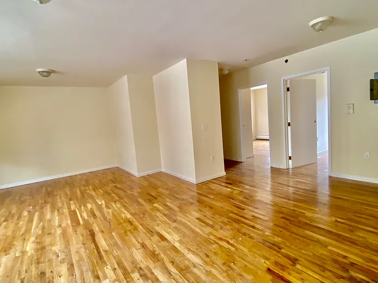 44 Hilton Ave #A4 — Photo 3