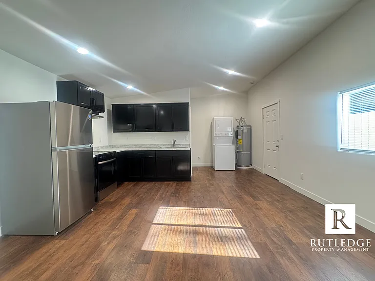 747 Dakota Ave — Photo 7