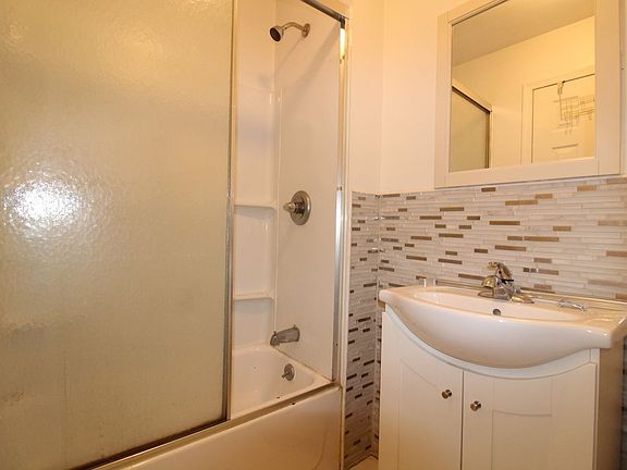 5th image of 862 Flatbush Ave #2B