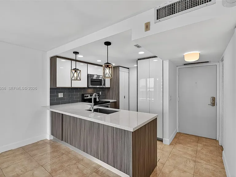 600 NE 36th St #1220 — Photo 13