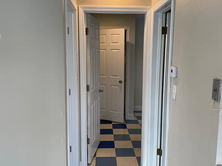 1686 W Marshall Ave — Photo 7