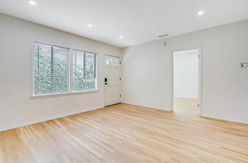 4244 Tujunga Ave — Photo 4