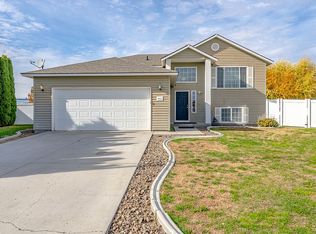 8211 Kootenay Ct, Pasco, WA 99301