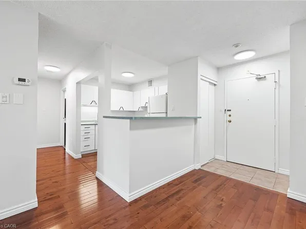 15 Hofstetter Ave #406, Kitchener, ON N2A 3Z7