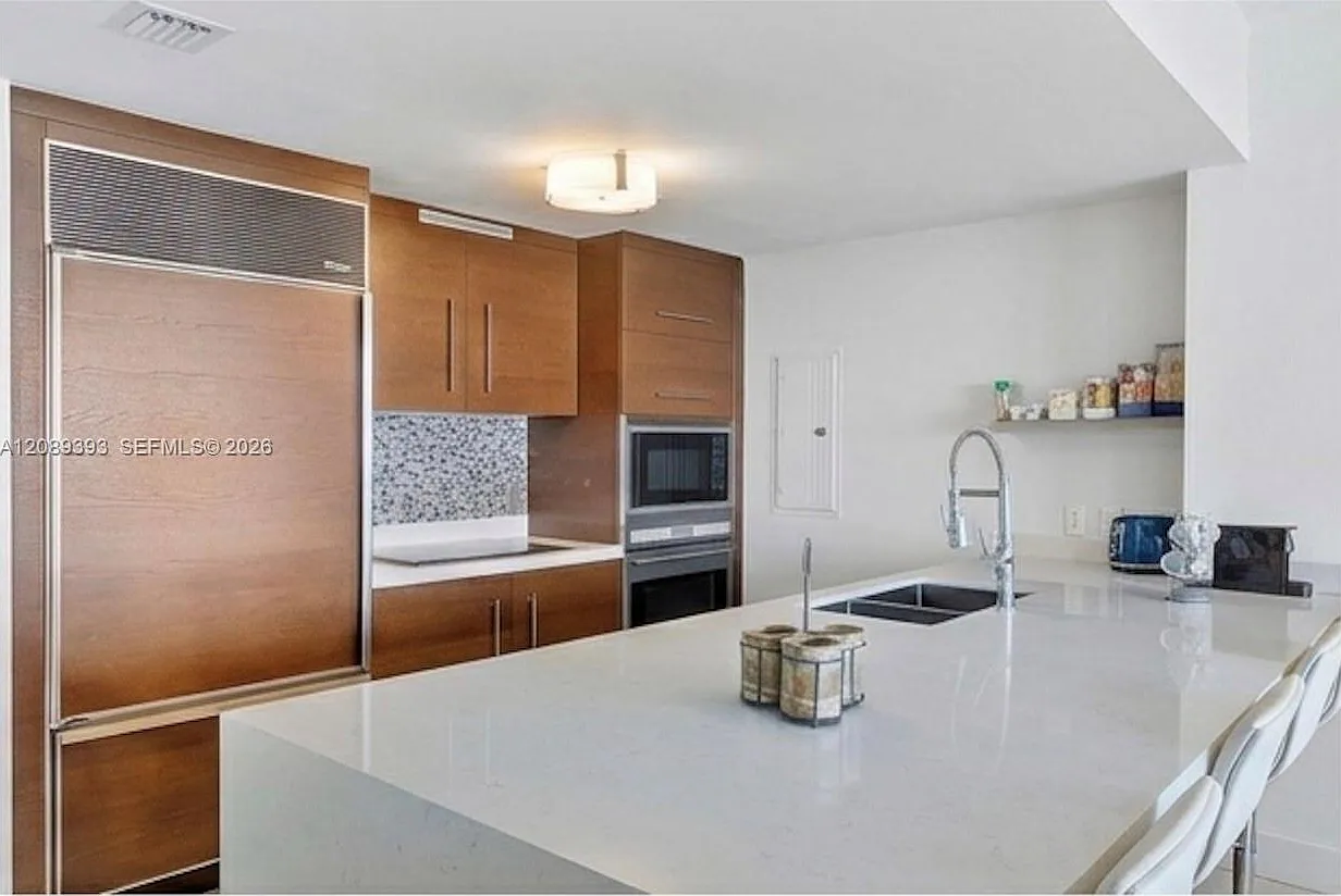 Iconbrickell Condo No 1 — Photo 2