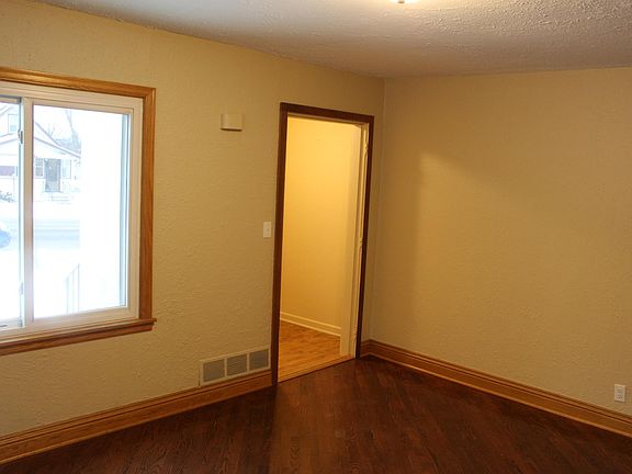 5th image of 1120 Western Ave N