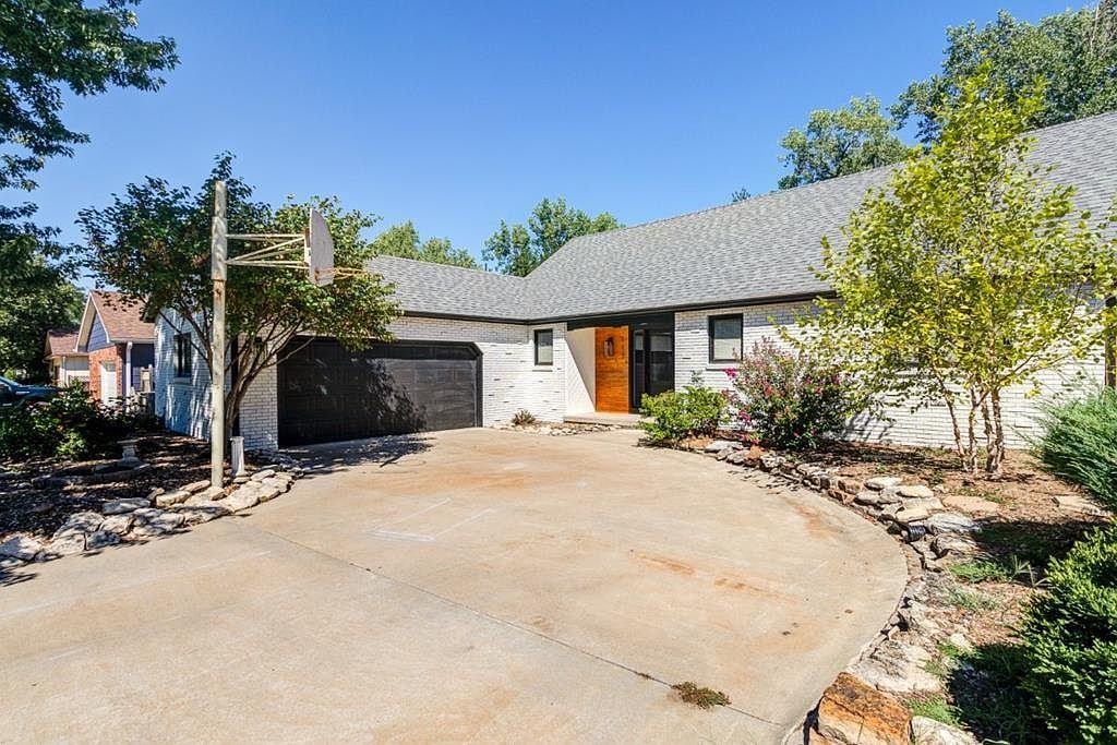 117 S Eastborough Rd, Salina, KS 67401 Zillow