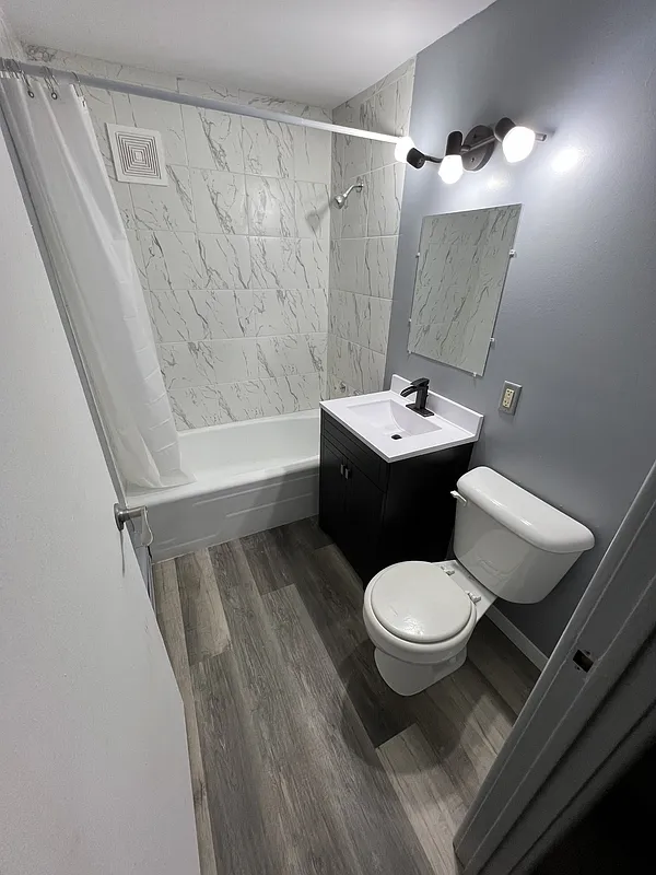 Photo 2 of 5 - 1129 Catalpa Cir #D - Madison, WI Building Photo - 1129 Catalpa Cir #D