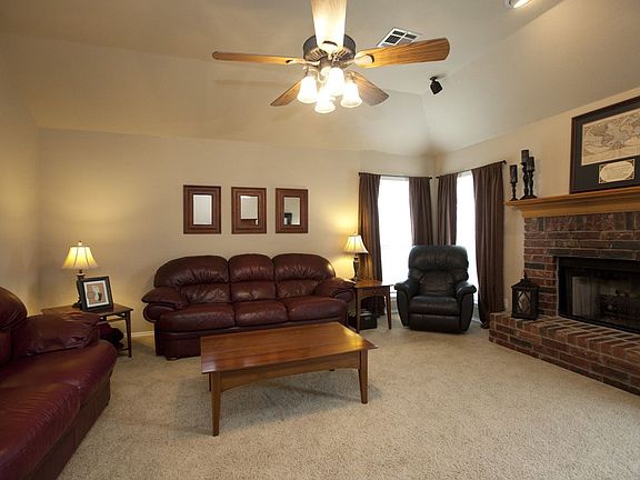 Living area with ceiling fan