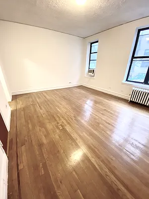 Rented by Bond New York | media 25
