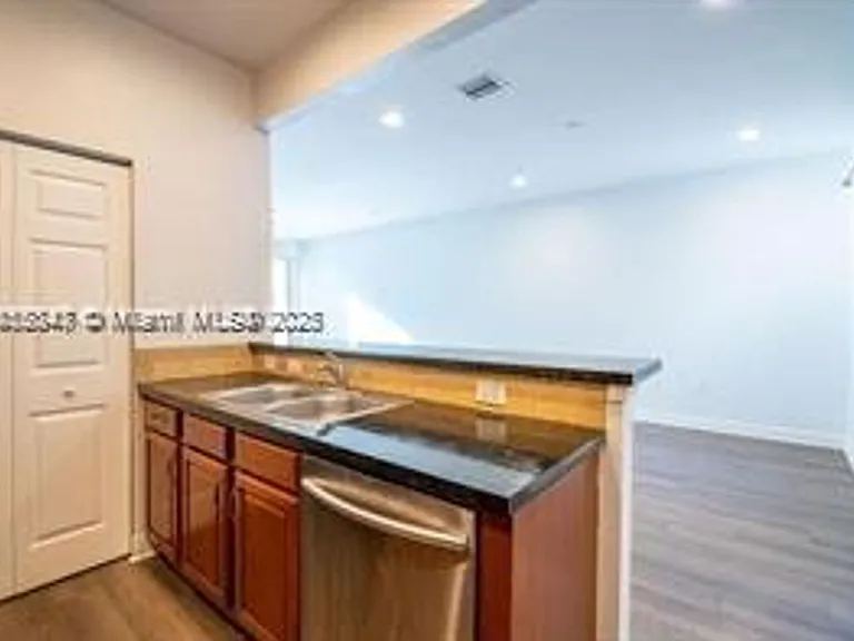 109 SW 147th Ter #1109 — Photo 3