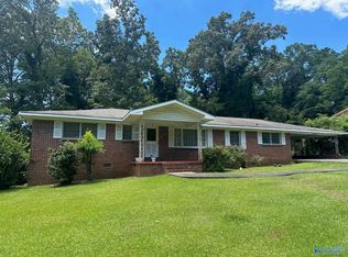 937 E Tomahawk Trl, Gadsden, AL 35903