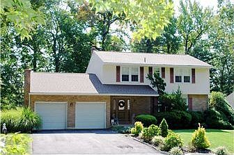 4 BR, 2.5 BA colonial on a great lot!