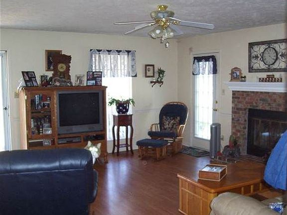 4th image of 221 Buttonwood Dr