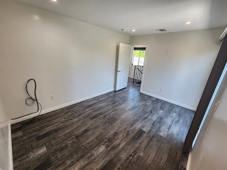 6827 Murietta Ave — Photo 3