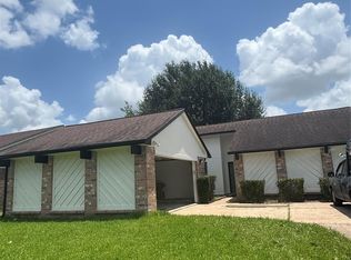 2106 Endicott Ln, Sugar Land, TX 77478